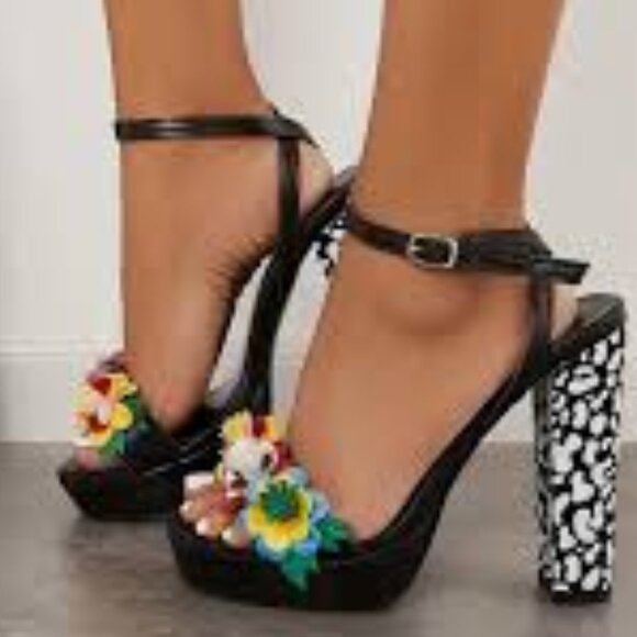 Tinstree 3D Flowers Ankle Strap Sandals - Picture 2 of 11